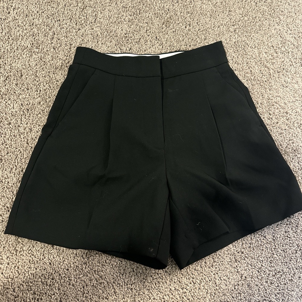 NWOT Aritzia Wilfred The Effortless Short™ Mid-Thigh